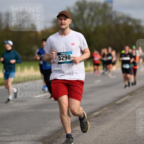 12.04.2026 - 45. Internationalen Wilhelmsburger Insellauf Dr. Thomas Lammeyer http://msf.ph/oto/9435413 12.04.2026 09:24:29 Laufen 5298 meine-sportfotos.de