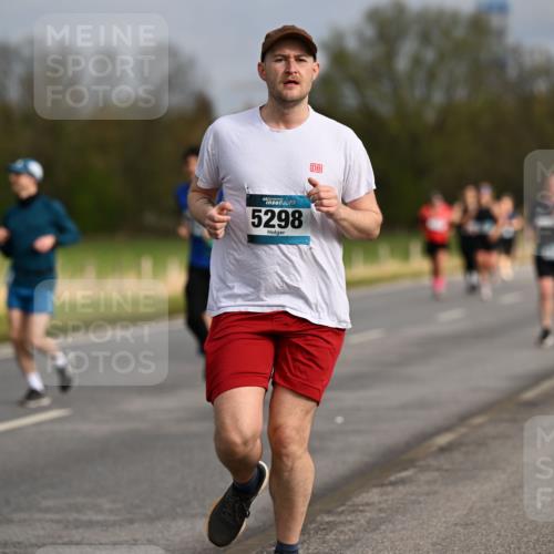 12.04.2026 - 45. Internationalen Wilhelmsburger Insellauf Dr. Thomas Lammeyer http://msf.ph/oto/9435416 12.04.2026 09:24:29 Laufen 5298 meine-sportfotos.de