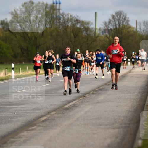12.04.2026 - 45. Internationalen Wilhelmsburger Insellauf Dr. Thomas Lammeyer http://msf.ph/oto/9435418 12.04.2026 09:24:30 Laufen 5732, 4744, 3615, 3517, 16 meine-sportfotos.de