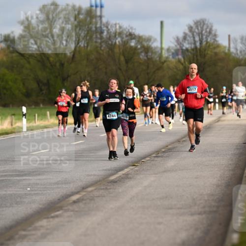 12.04.2026 - 45. Internationalen Wilhelmsburger Insellauf Dr. Thomas Lammeyer http://msf.ph/oto/9435420 12.04.2026 09:24:30 Laufen 4744, 3615, 3517, 16 meine-sportfotos.de