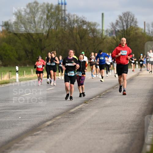 12.04.2026 - 45. Internationalen Wilhelmsburger Insellauf Dr. Thomas Lammeyer http://msf.ph/oto/9435421 12.04.2026 09:24:30 Laufen 4744, 3615, 3517 meine-sportfotos.de