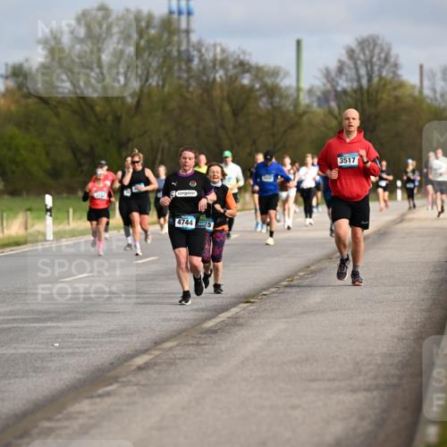12.04.2026 - 45. Internationalen Wilhelmsburger Insellauf Dr. Thomas Lammeyer http://msf.ph/oto/9435427 12.04.2026 09:24:31 Laufen 9929, 4744, 3517 meine-sportfotos.de