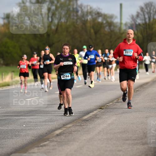 12.04.2026 - 45. Internationalen Wilhelmsburger Insellauf Dr. Thomas Lammeyer http://msf.ph/oto/9435429 12.04.2026 09:24:33 Laufen 4744, 3517 meine-sportfotos.de