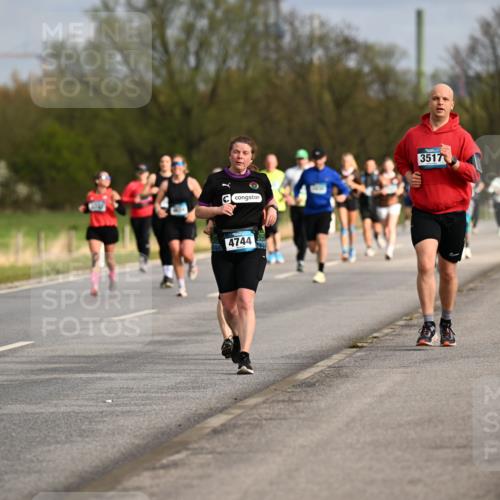 12.04.2026 - 45. Internationalen Wilhelmsburger Insellauf Dr. Thomas Lammeyer http://msf.ph/oto/9435430 12.04.2026 09:24:33 Laufen 4744, 3517 meine-sportfotos.de