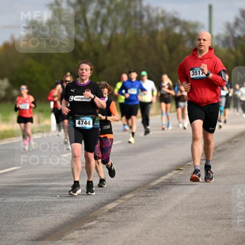 12.04.2026 - 45. Internationalen Wilhelmsburger Insellauf Dr. Thomas Lammeyer http://msf.ph/oto/9435438 12.04.2026 09:24:34 Laufen 4744, 3517 meine-sportfotos.de