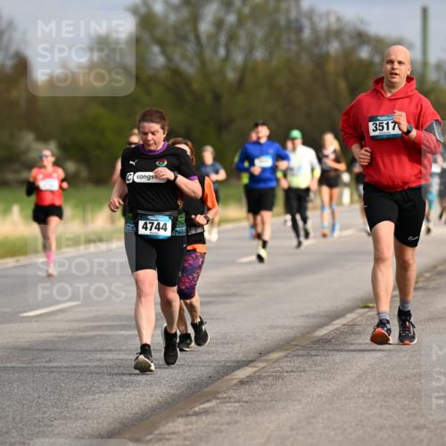 12.04.2026 - 45. Internationalen Wilhelmsburger Insellauf Dr. Thomas Lammeyer http://msf.ph/oto/9435442 12.04.2026 09:24:35 Laufen 4744, 3517 meine-sportfotos.de