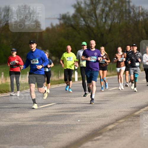 12.04.2026 - 45. Internationalen Wilhelmsburger Insellauf Dr. Thomas Lammeyer http://msf.ph/oto/9435474 12.04.2026 09:24:41 Laufen 3920, 3239, 5835, 4486, 5773 meine-sportfotos.de