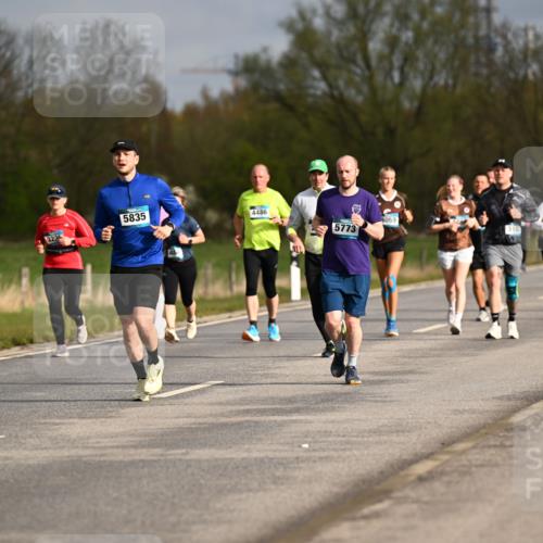 12.04.2026 - 45. Internationalen Wilhelmsburger Insellauf Dr. Thomas Lammeyer http://msf.ph/oto/9435475 12.04.2026 09:24:41 Laufen 3920, 5835, 4486, 3230, 5773, 4059 meine-sportfotos.de