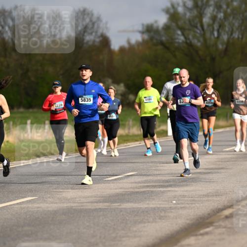 12.04.2026 - 45. Internationalen Wilhelmsburger Insellauf Dr. Thomas Lammeyer http://msf.ph/oto/9435476 12.04.2026 09:24:42 Laufen 624, 3920, 3239, 5835, 4484, 4486, 57, 4059, 4489, 318 meine-sportfotos.de