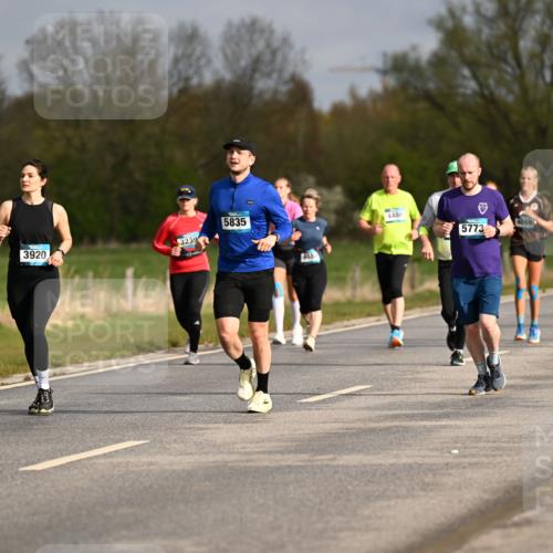12.04.2026 - 45. Internationalen Wilhelmsburger Insellauf Dr. Thomas Lammeyer http://msf.ph/oto/9435477 12.04.2026 09:24:42 Laufen 462, 3920, 3239, 5835, 4484, 448, 5773, 4059, 318 meine-sportfotos.de
