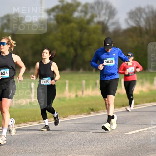 12.04.2026 - 45. Internationalen Wilhelmsburger Insellauf Dr. Thomas Lammeyer http://msf.ph/oto/9435489 12.04.2026 09:24:44 Laufen 4624, 3920, 5835, 5 meine-sportfotos.de