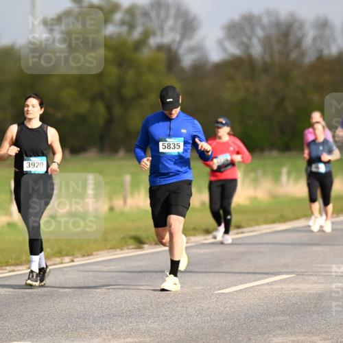 12.04.2026 - 45. Internationalen Wilhelmsburger Insellauf Dr. Thomas Lammeyer http://msf.ph/oto/9435490 12.04.2026 09:24:44 Laufen 5835, 3920, 4624, 5773, 2746 meine-sportfotos.de