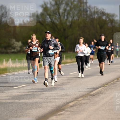 12.04.2026 - 45. Internationalen Wilhelmsburger Insellauf Dr. Thomas Lammeyer http://msf.ph/oto/9435502 12.04.2026 09:24:46 Laufen 2749, 4059, 489, 3183 meine-sportfotos.de