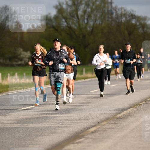 12.04.2026 - 45. Internationalen Wilhelmsburger Insellauf Dr. Thomas Lammeyer http://msf.ph/oto/9435503 12.04.2026 09:24:46 Laufen 2749, 400, 3183, 5419 meine-sportfotos.de