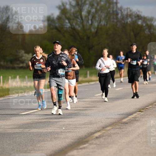 12.04.2026 - 45. Internationalen Wilhelmsburger Insellauf Dr. Thomas Lammeyer http://msf.ph/oto/9435504 12.04.2026 09:24:46 Laufen 2749, 4059, 3183 meine-sportfotos.de