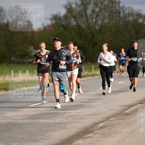 12.04.2026 - 45. Internationalen Wilhelmsburger Insellauf Dr. Thomas Lammeyer http://msf.ph/oto/9435506 12.04.2026 09:24:47 Laufen 2749, 4059, 3183, 89, 5419 meine-sportfotos.de