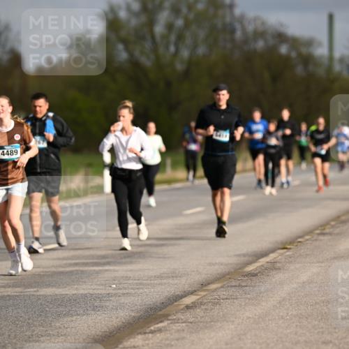 12.04.2026 - 45. Internationalen Wilhelmsburger Insellauf Dr. Thomas Lammeyer http://msf.ph/oto/9435523 12.04.2026 09:24:49 Laufen 4489 meine-sportfotos.de