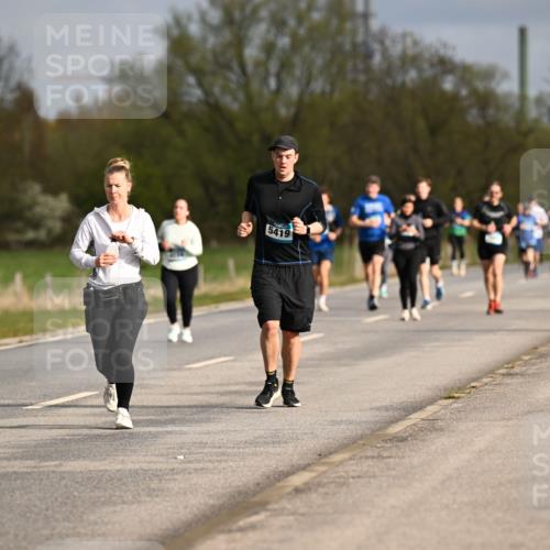 12.04.2026 - 45. Internationalen Wilhelmsburger Insellauf Dr. Thomas Lammeyer http://msf.ph/oto/9435526 12.04.2026 09:24:51 Laufen 2267, 4497, 5419 meine-sportfotos.de