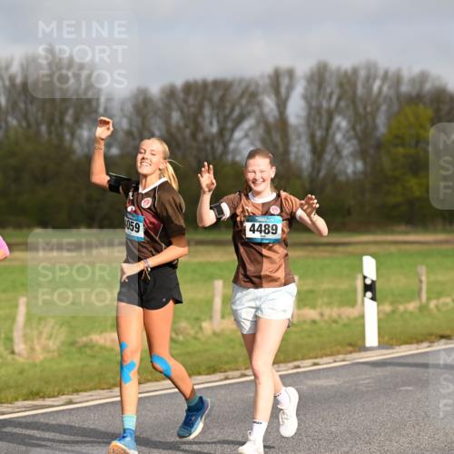 12.04.2026 - 45. Internationalen Wilhelmsburger Insellauf Dr. Thomas Lammeyer http://msf.ph/oto/9435548 12.04.2026 09:24:56 Laufen 4870, 059, 4489, 3570 meine-sportfotos.de