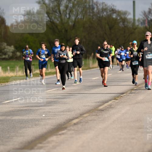 12.04.2026 - 45. Internationalen Wilhelmsburger Insellauf Dr. Thomas Lammeyer http://msf.ph/oto/9435555 12.04.2026 09:24:58 Laufen 4148, 1, 806, 2807, 2924, 800, 3460 meine-sportfotos.de