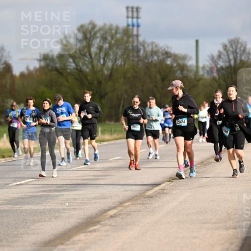 12.04.2026 - 45. Internationalen Wilhelmsburger Insellauf Dr. Thomas Lammeyer http://msf.ph/oto/9435564 12.04.2026 09:25:00 Laufen 4148, 7, 2924, 2806, 460, 16 meine-sportfotos.de
