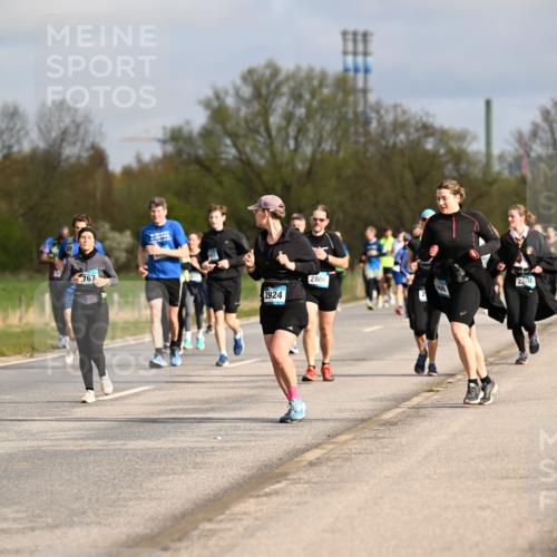 12.04.2026 - 45. Internationalen Wilhelmsburger Insellauf Dr. Thomas Lammeyer http://msf.ph/oto/9435574 12.04.2026 09:25:02 Laufen 767, 2924, 2806, 2800 meine-sportfotos.de