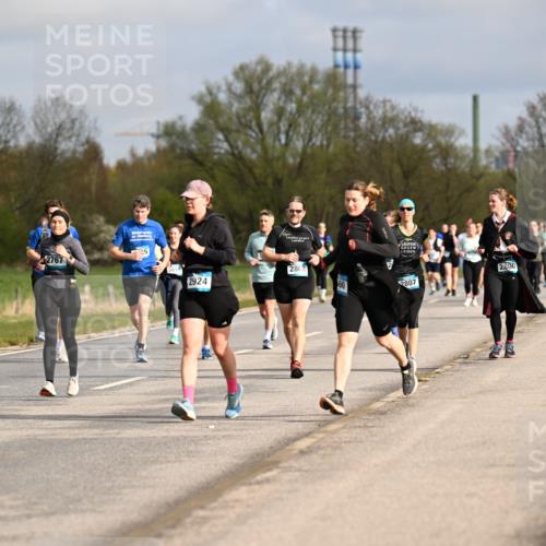 12.04.2026 - 45. Internationalen Wilhelmsburger Insellauf Dr. Thomas Lammeyer http://msf.ph/oto/9435576 12.04.2026 09:25:02 Laufen 2767, 5615, 2803, 2800, 2924, 2807 meine-sportfotos.de
