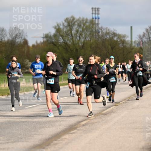 12.04.2026 - 45. Internationalen Wilhelmsburger Insellauf Dr. Thomas Lammeyer http://msf.ph/oto/9435577 12.04.2026 09:25:02 Laufen 276, 2924, 5571, 2807, 2800, 16 meine-sportfotos.de