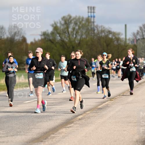 12.04.2026 - 45. Internationalen Wilhelmsburger Insellauf Dr. Thomas Lammeyer http://msf.ph/oto/9435579 12.04.2026 09:25:03 Laufen 2924, 460, 2807, 2800 meine-sportfotos.de