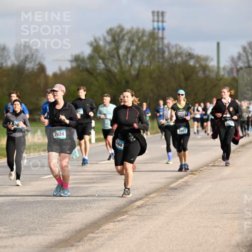 12.04.2026 - 45. Internationalen Wilhelmsburger Insellauf Dr. Thomas Lammeyer http://msf.ph/oto/9435580 12.04.2026 09:25:03 Laufen 76, 2924, 460, 2800, 2807 meine-sportfotos.de