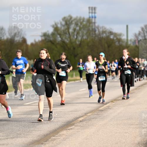 12.04.2026 - 45. Internationalen Wilhelmsburger Insellauf Dr. Thomas Lammeyer http://msf.ph/oto/9435584 12.04.2026 09:25:04 Laufen 2924, 460, 280, 2807, 2800 meine-sportfotos.de