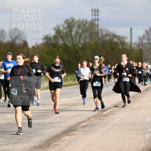 12.04.2026 - 45. Internationalen Wilhelmsburger Insellauf Dr. Thomas Lammeyer http://msf.ph/oto/9435591 12.04.2026 09:25:05 Laufen 67, 3460, 2806, 2807, 2800 meine-sportfotos.de