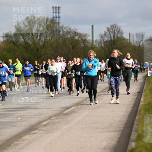 12.04.2026 - 45. Internationalen Wilhelmsburger Insellauf Dr. Thomas Lammeyer http://msf.ph/oto/9435637 12.04.2026 09:25:13 Laufen 451, 3740, 4977, 043, 59, 2590, 302576, 25, 5703, 16 meine-sportfotos.de