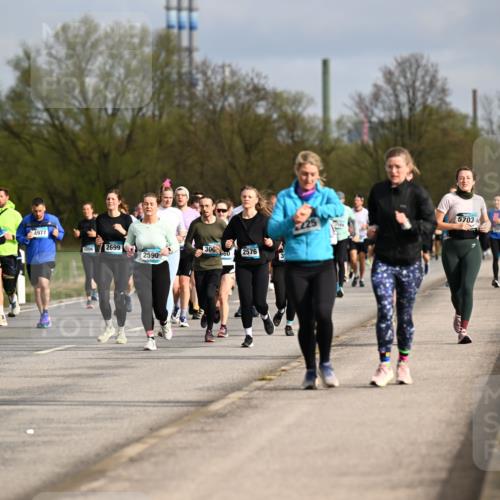 12.04.2026 - 45. Internationalen Wilhelmsburger Insellauf Dr. Thomas Lammeyer http://msf.ph/oto/9435640 12.04.2026 09:25:14 Laufen 4510, 3740, 4977, 2699, 300, 2590, 2576, 660, 225, 5703, 16 meine-sportfotos.de