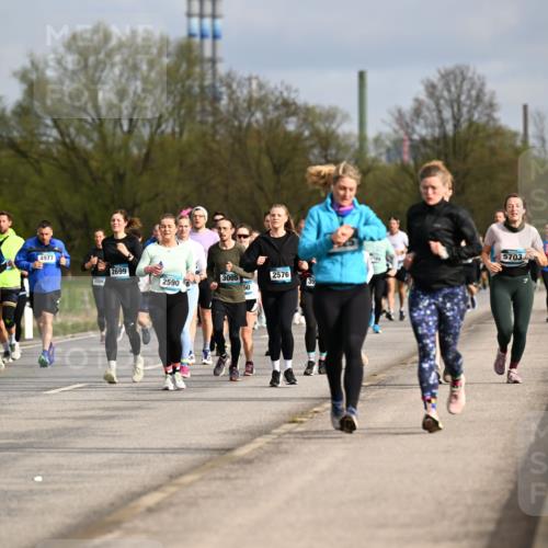12.04.2026 - 45. Internationalen Wilhelmsburger Insellauf Dr. Thomas Lammeyer http://msf.ph/oto/9435641 12.04.2026 09:25:14 Laufen 451, 3740, 50, 4977, 2699, 2590, 3005, 2576, 39, 50, 5703, 16 meine-sportfotos.de