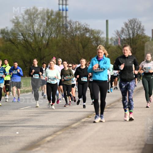 12.04.2026 - 45. Internationalen Wilhelmsburger Insellauf Dr. Thomas Lammeyer http://msf.ph/oto/9435643 12.04.2026 09:25:14 Laufen 4977, 451, 5043, 3740, 2699, 2590, 2576, 39, 60, 5703, 16 meine-sportfotos.de