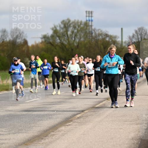 12.04.2026 - 45. Internationalen Wilhelmsburger Insellauf Dr. Thomas Lammeyer http://msf.ph/oto/9435647 12.04.2026 09:25:15 Laufen 3740, 2590, 222 meine-sportfotos.de