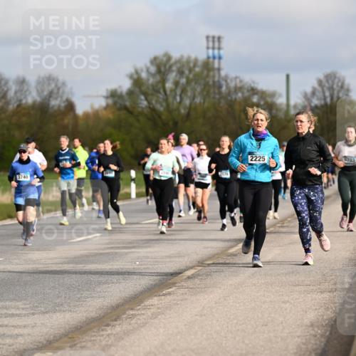 12.04.2026 - 45. Internationalen Wilhelmsburger Insellauf Dr. Thomas Lammeyer http://msf.ph/oto/9435651 12.04.2026 09:25:16 Laufen 3740, 2225, 5703 meine-sportfotos.de