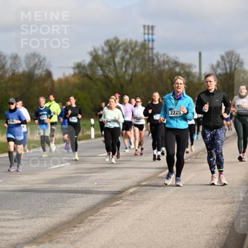 12.04.2026 - 45. Internationalen Wilhelmsburger Insellauf Dr. Thomas Lammeyer http://msf.ph/oto/9435652 12.04.2026 09:25:17 Laufen 374, 2225 meine-sportfotos.de