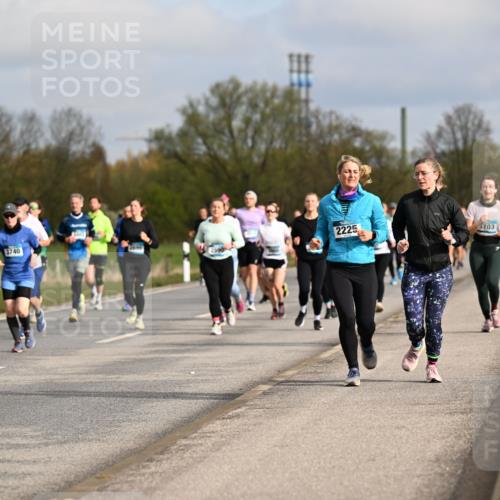 12.04.2026 - 45. Internationalen Wilhelmsburger Insellauf Dr. Thomas Lammeyer http://msf.ph/oto/9435654 12.04.2026 09:25:17 Laufen 3740, 2225, 5703 meine-sportfotos.de