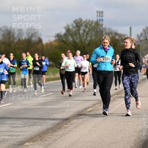 12.04.2026 - 45. Internationalen Wilhelmsburger Insellauf Dr. Thomas Lammeyer http://msf.ph/oto/9435659 12.04.2026 09:25:18 Laufen 3740, 2225, 5703 meine-sportfotos.de
