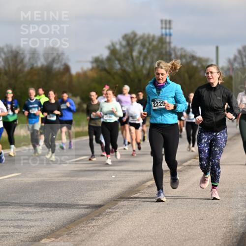 12.04.2026 - 45. Internationalen Wilhelmsburger Insellauf Dr. Thomas Lammeyer http://msf.ph/oto/9435660 12.04.2026 09:25:18 Laufen 1740, 2225, 103 meine-sportfotos.de
