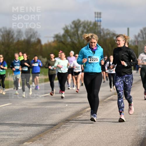 12.04.2026 - 45. Internationalen Wilhelmsburger Insellauf Dr. Thomas Lammeyer http://msf.ph/oto/9435662 12.04.2026 09:25:18 Laufen 3740, 2225, 5703 meine-sportfotos.de