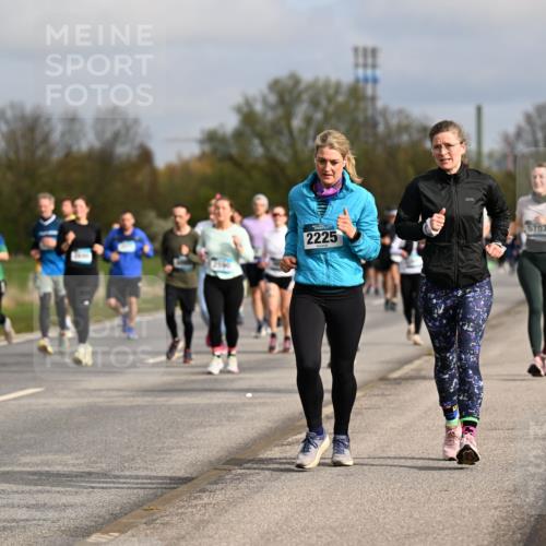 12.04.2026 - 45. Internationalen Wilhelmsburger Insellauf Dr. Thomas Lammeyer http://msf.ph/oto/9435664 12.04.2026 09:25:19 Laufen 2225, 5703 meine-sportfotos.de