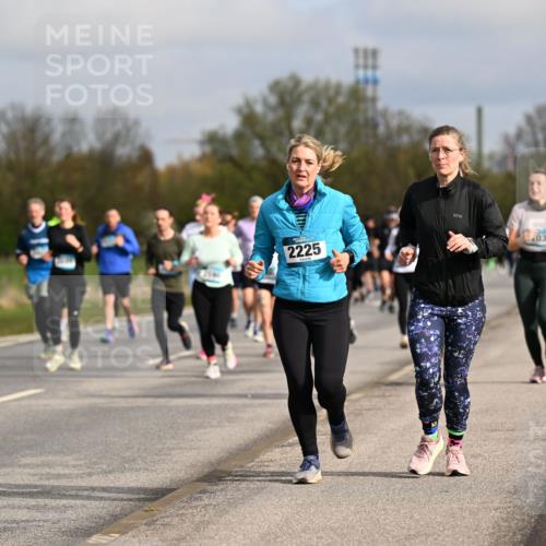 12.04.2026 - 45. Internationalen Wilhelmsburger Insellauf Dr. Thomas Lammeyer http://msf.ph/oto/9435666 12.04.2026 09:25:19 Laufen 3740, 2225, 03 meine-sportfotos.de