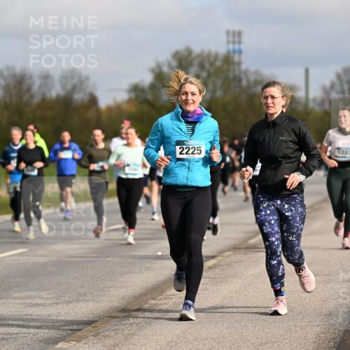 12.04.2026 - 45. Internationalen Wilhelmsburger Insellauf Dr. Thomas Lammeyer http://msf.ph/oto/9435668 12.04.2026 09:25:19 Laufen 1740, 2225, 5703 meine-sportfotos.de