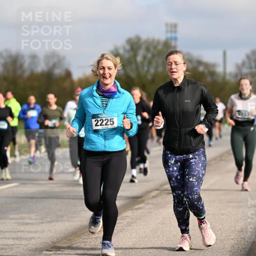 12.04.2026 - 45. Internationalen Wilhelmsburger Insellauf Dr. Thomas Lammeyer http://msf.ph/oto/9435674 12.04.2026 09:25:20 Laufen 2225, 5703 meine-sportfotos.de