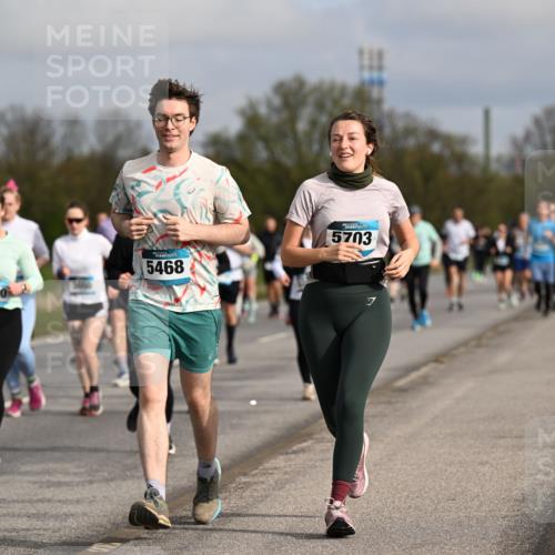 12.04.2026 - 45. Internationalen Wilhelmsburger Insellauf Dr. Thomas Lammeyer http://msf.ph/oto/9435692 12.04.2026 09:25:23 Laufen 2590, 5468, 5703, 7 meine-sportfotos.de