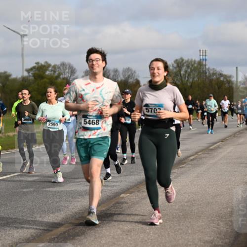 12.04.2026 - 45. Internationalen Wilhelmsburger Insellauf Dr. Thomas Lammeyer http://msf.ph/oto/9435696 12.04.2026 09:25:24 Laufen 2699, 3005, 8, 910, 5468, 2590, 55, 5702, 7 meine-sportfotos.de