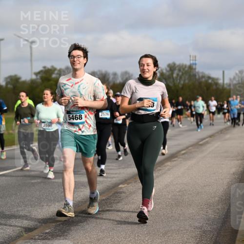 12.04.2026 - 45. Internationalen Wilhelmsburger Insellauf Dr. Thomas Lammeyer http://msf.ph/oto/9435698 12.04.2026 09:25:24 Laufen 2590, 5468, 2576, 1 meine-sportfotos.de